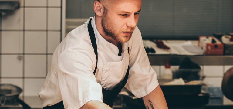 Pourquoi faut-il équiper sa cuisine collective d’une porte va et vient ?