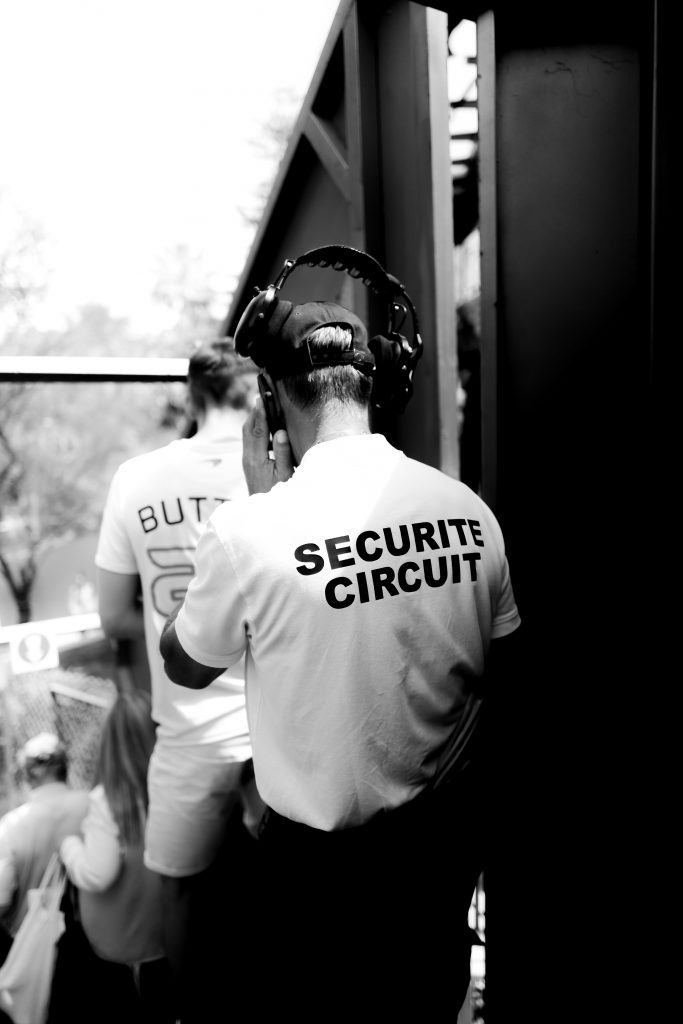 Un agent de securité du tour de France